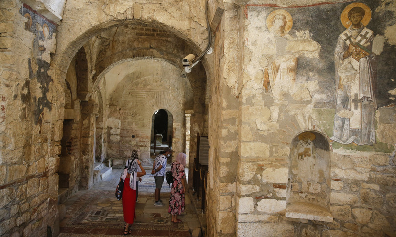 san nicola santa claus disputa vescovo myra