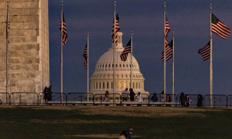 trump non firma legge aiuti insiste aumento assegno