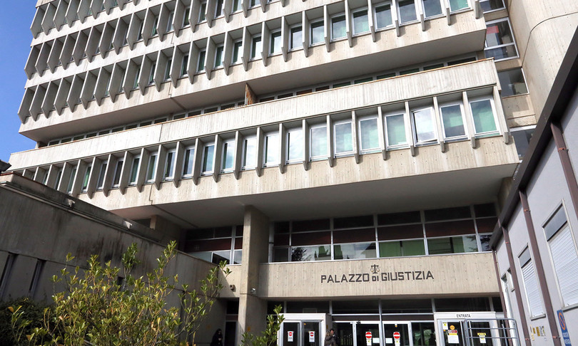 giallo Anziana morta Maceratese portafinestra
