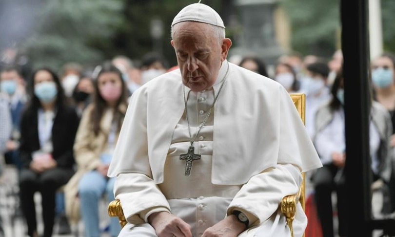 papa francesco sciatalgia salta te deum messa capodanno