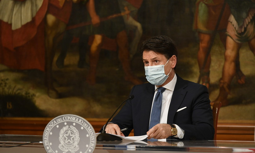 Conte: "Il 2021 anno del rilancio, riprendiamoci le nostre vite"