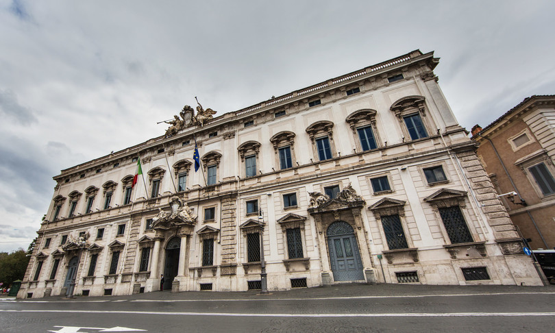 consulta sospende legge valle daosta covid