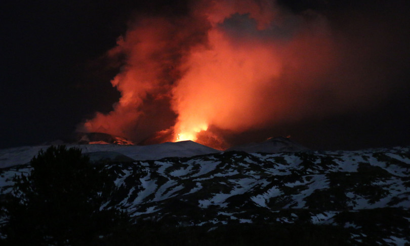etna nuova eruzione ampio fonte lavico