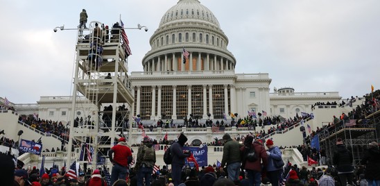 Anche Tinder chiude i profili degli assalitori di Capitol Hill