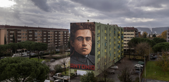 A Firenze è comparso un gigantesco murale dedicato a Gramsci