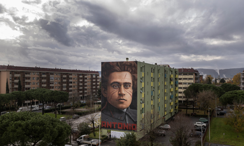 Firenze gigantesco murale Gramsci