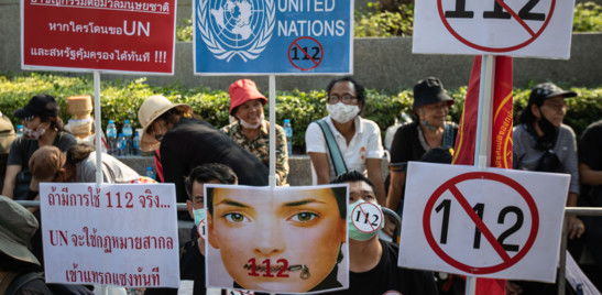 Una donna thailandese è stata condannata a 43 anni per lesa maestà