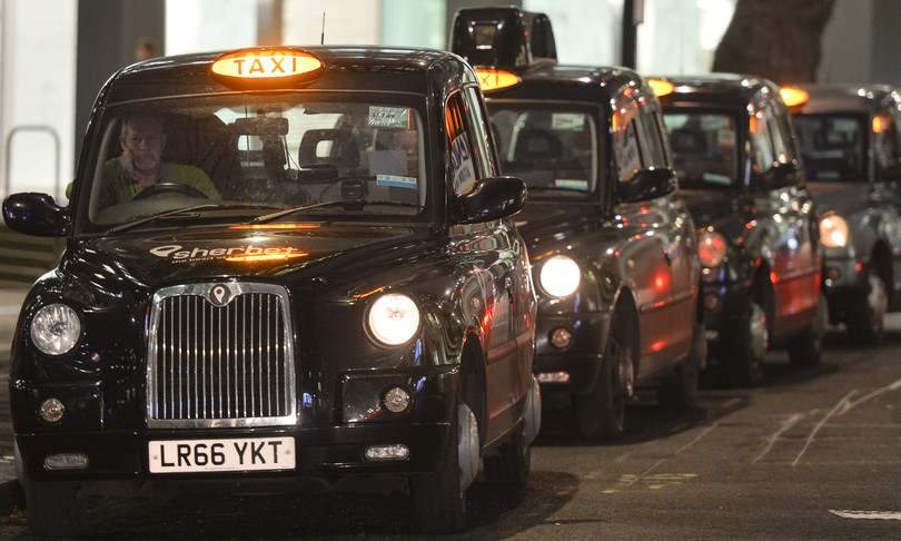 rivolta taxi londra contro uber