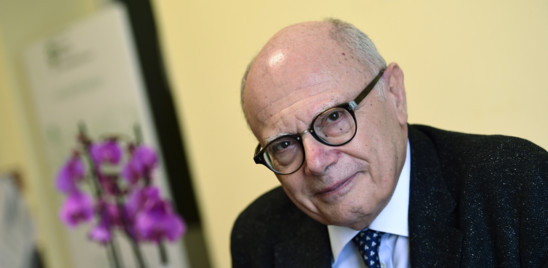 Basta con questi piagnistei sui vaccini, dice il virologo Galli