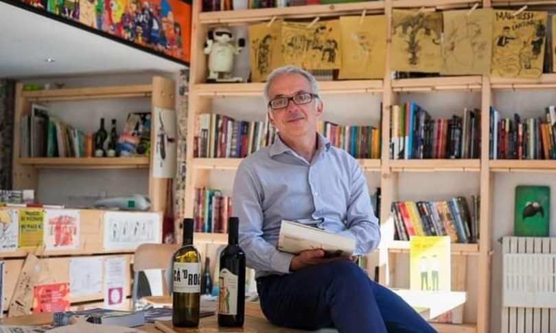 chiude locale Covid 19 nuvole in cantina vino fumetti