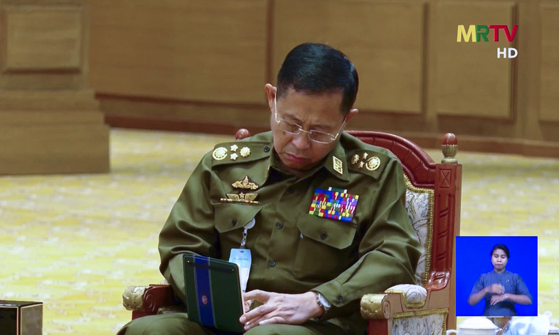 myanmar bloccati facebook whatsapp