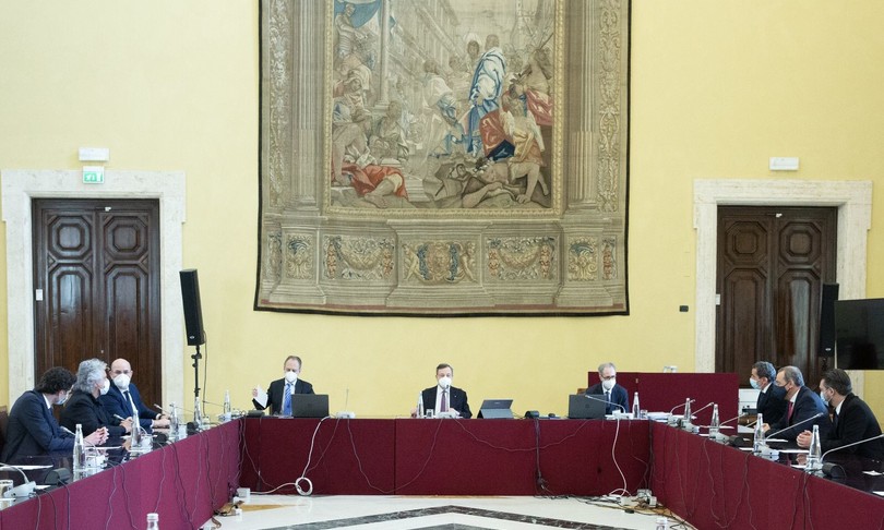 M5s apre a Draghi maggioranza politica solida