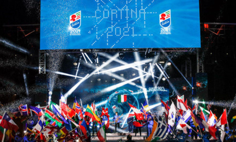 Cortina apertura Mondiali pioggia neve