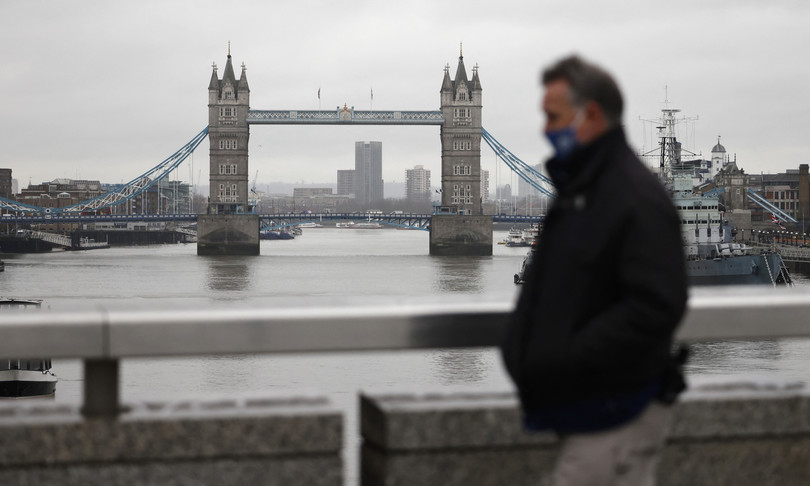 gran bretagna contrazione record economia