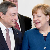 Il passaggio del testimone tra Merkel e Draghi alla guida dell’Europa