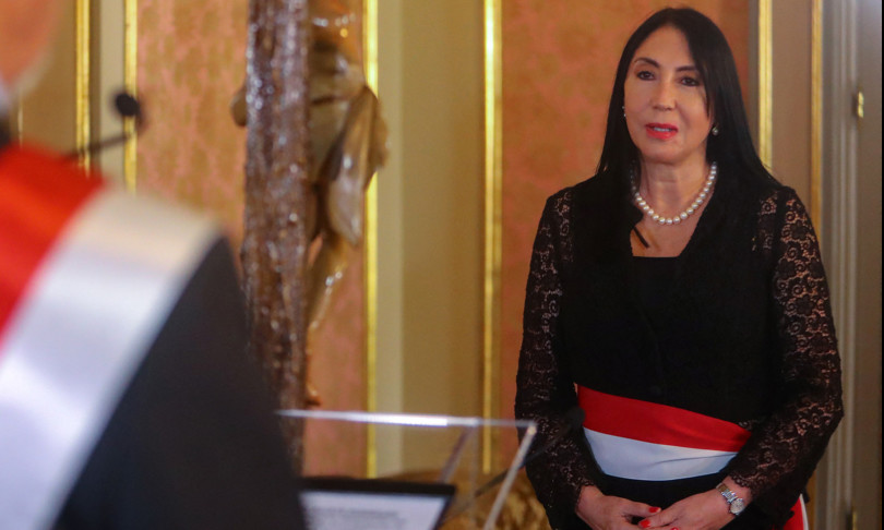 vaccinata prima dei medici si dimette ministra esteri peru