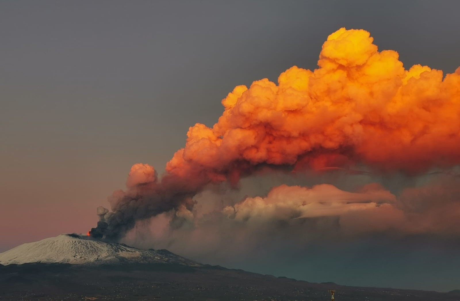 Piovono Pietre Su Catania Le Spettacolari Immagini Dell Eruzione Dell Etna