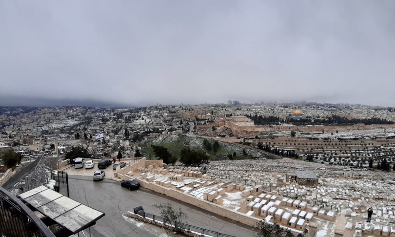 la neve copre gerusalemme e le alture del golan