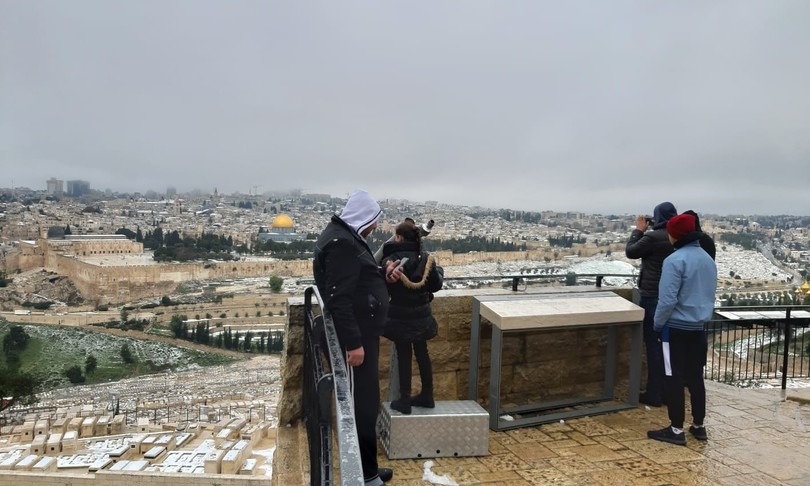 la neve copre gerusalemme e le alture del golan