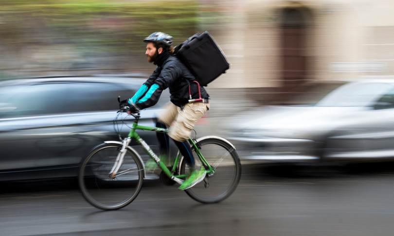 rider italiani ordinano cibo da casa