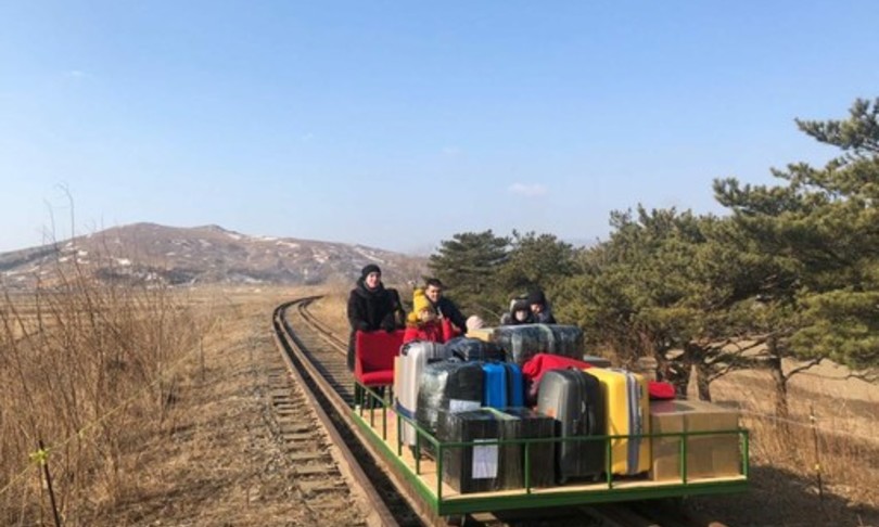 Nord Corea diplomatici russi rimpatriano carrello rotaia