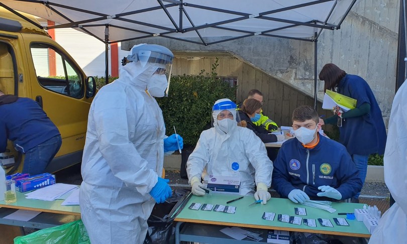 sindaco-medico militello fa tamponi