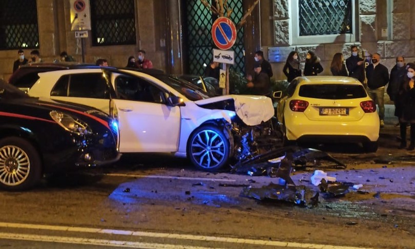 schianto carabinieri Cagliari fermi