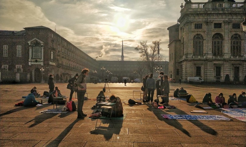 scuola studenti in piazza dad torino