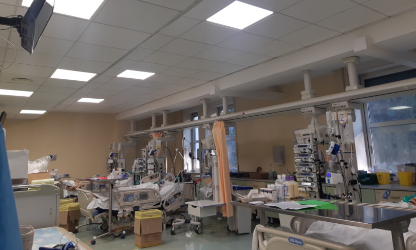 covid nuovi contagi impennata ricoveri terapia intensiva