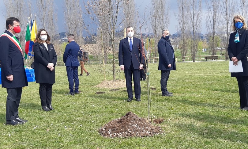 draghi vaccino astrazeneca campagna proseguirà