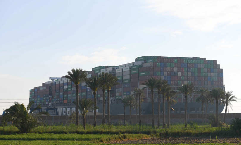 canale suez ancora bloccato tempi incerti 200 navi bloccate