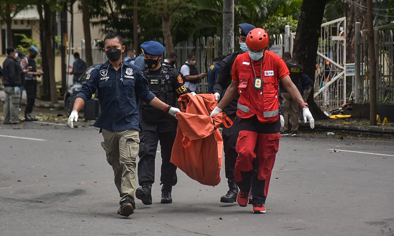 Indonesia esplosione cattedrale attacco kamikaze