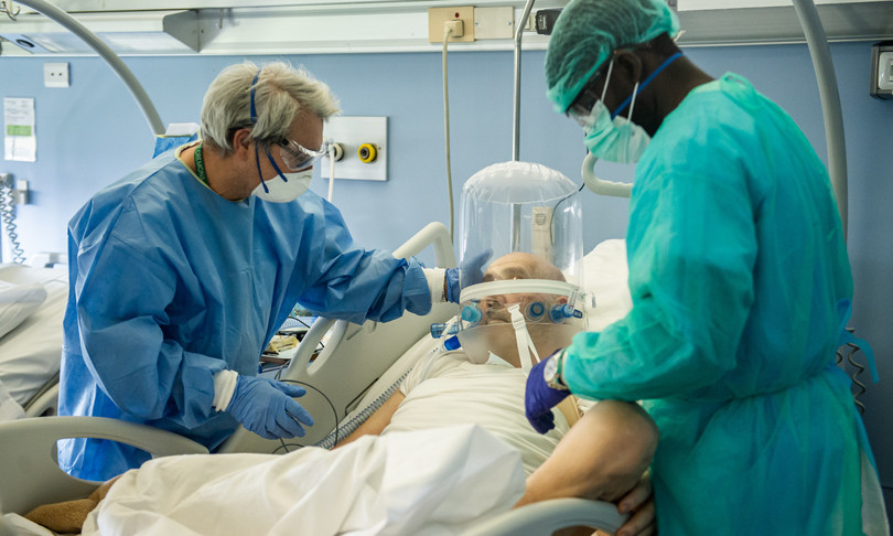 covid tosse starnuti pericolosi ossigenoterapia