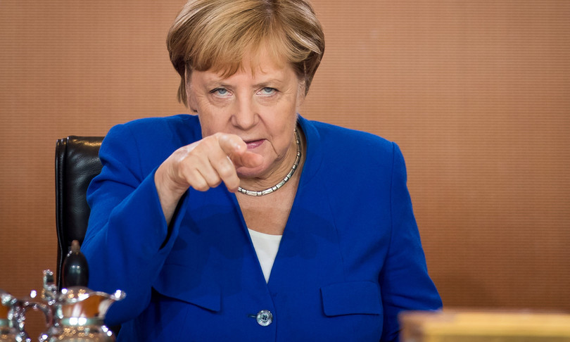 Germania Merkel promette accelerazione vaccinazioni aprile pasqua casa   