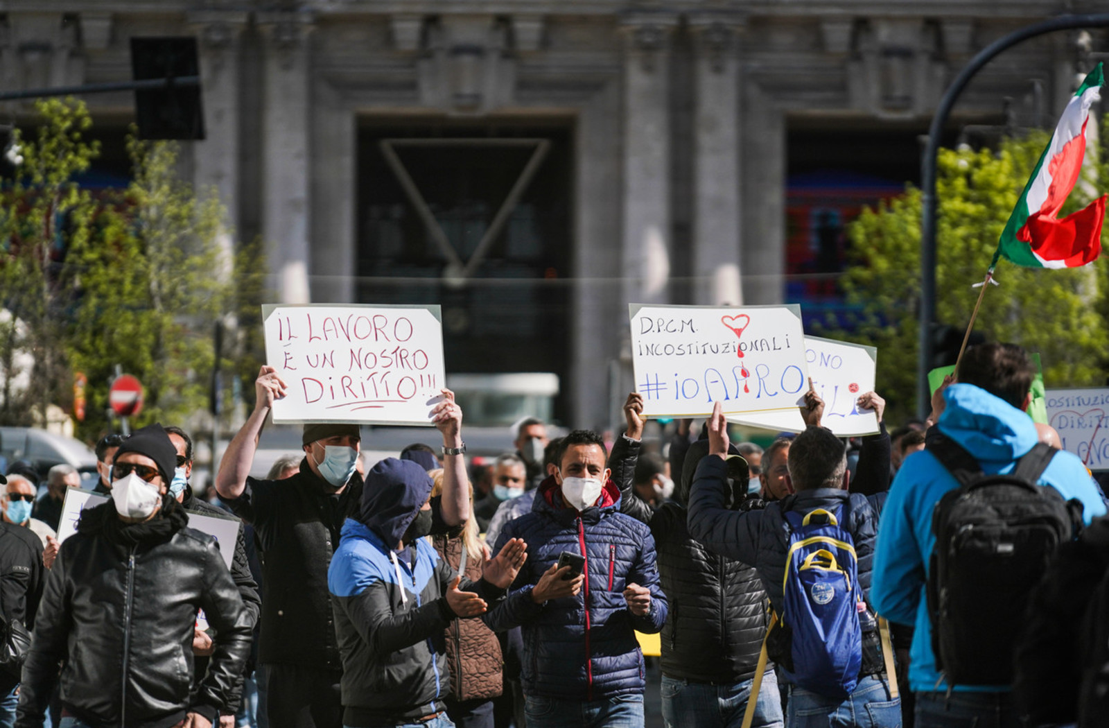 La manifestazione degli ambulanti a Milano