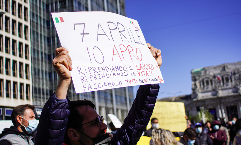 Italia percorsa protesta scontri roma tensioni milano autostrada bloccata casertano