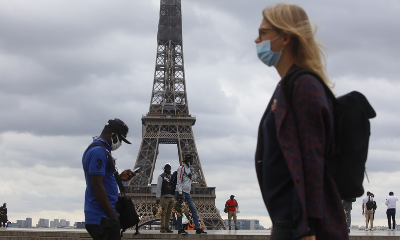 francia parigi sporca e poco curata bufera social su hidalgo