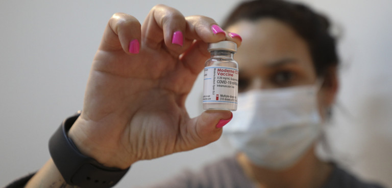 la protezione del vaccino moderna dura 6 mesi