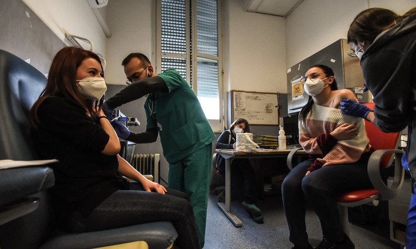 Vaccino: Inail, ecco le indicazioni per i luoghi lavoro