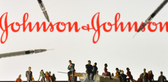 Negli Stati Uniti chiesto lo stop all'uso di Johnson & Johnson dopo sei casi sospetti