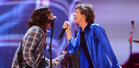 Il duetto di Mick Jagger e Dave Grohl che racconta la pandemia