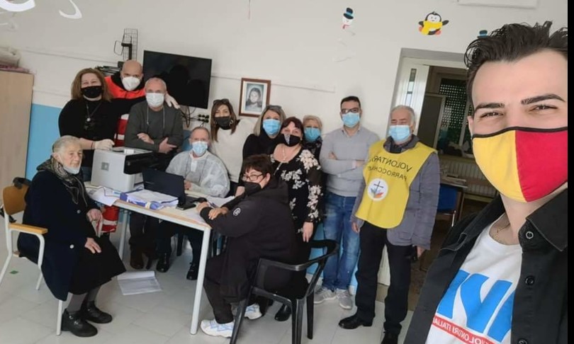 vaccino centenaria calabria da sola al centro vaccini