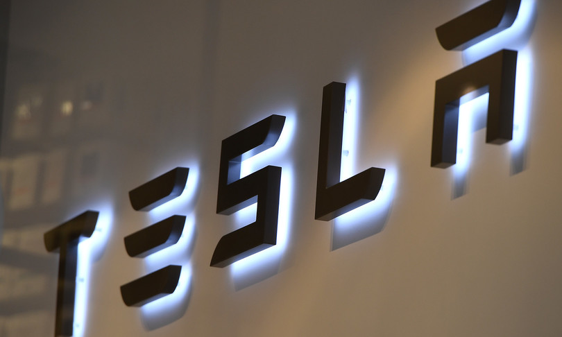 Autopilot titolo Tesla