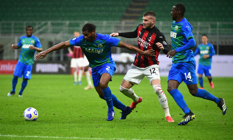 calcio inter resta in testa milan sconfitto da sassuolo