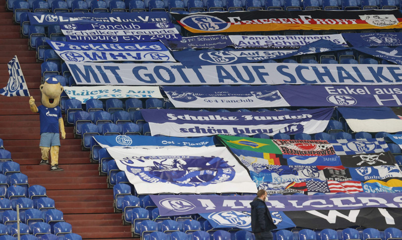 calcio bundesliga schalke retrocede fallimento modello
