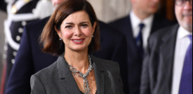 Laura Boldrini dopo l'intervento al femore, "un'amica mi ha salvato dal tumore"
