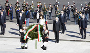 ”L’indifferenza e il non scegliere sono immorali". Draghi celebra il 25 aprile