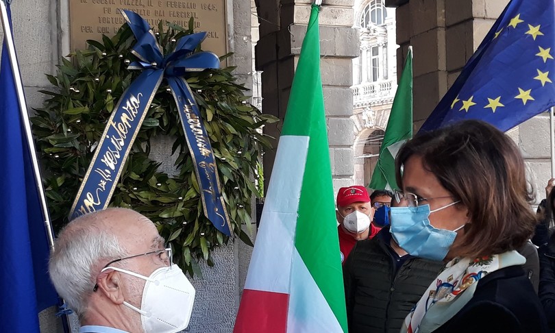 mattarella 25 aprile altare patria corona