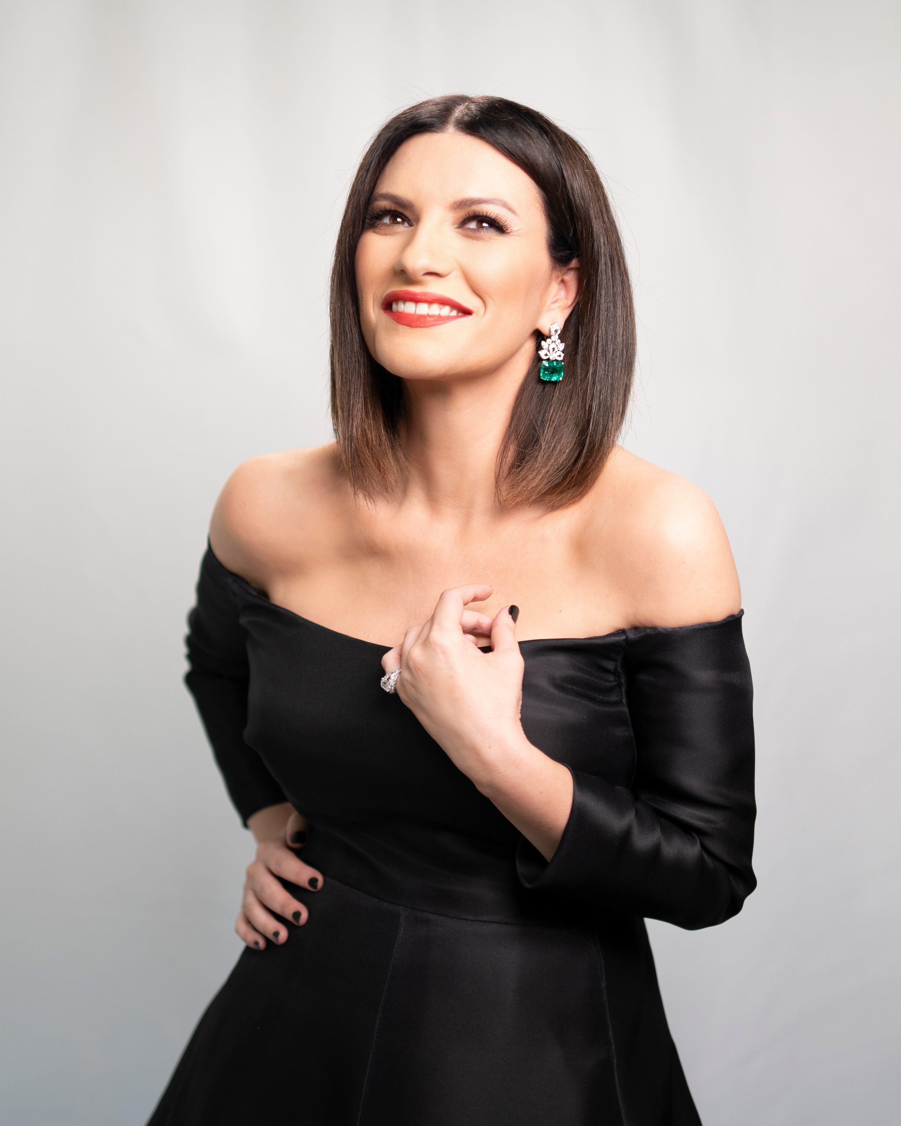 Sanremo: Laura Pausini co-conduttrice delle cinque serate