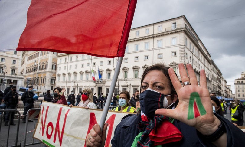 scontri Roma manifestanti palazzo Chigi